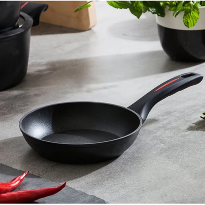 Bratpfanne aus geschmiedetem Aluminium mit Marmor-Antihaftbeschichtung